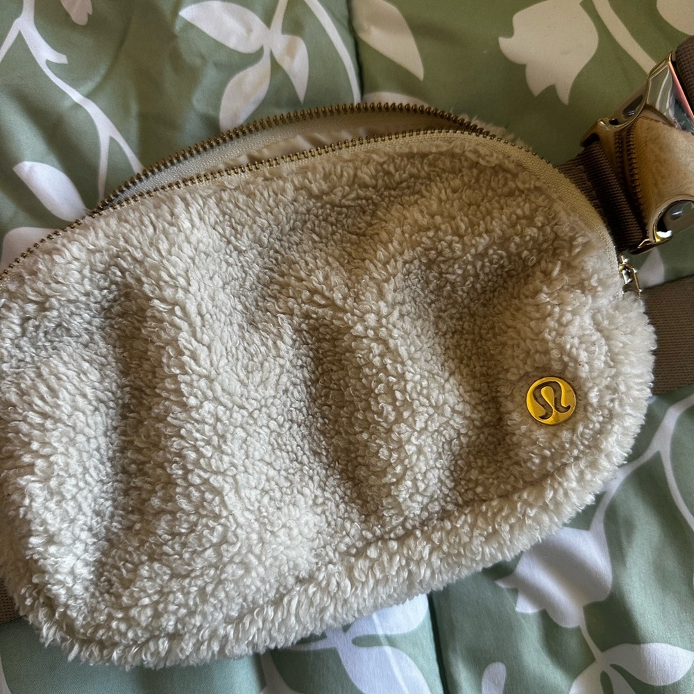 Lululemon Everywhere Belt Bag 1L